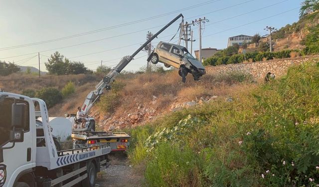 Alanya’da Feci Kaza: Otomobil Şarampole Yuvarlandı, 1 Yaralı!