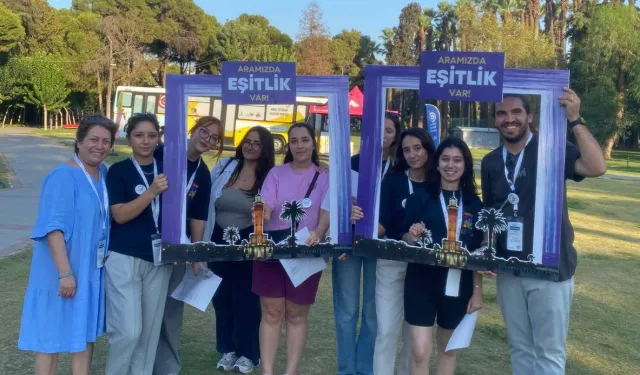 Çocuklar, gençler ve kadınlar İEF'nin tadını çıkarıyor 