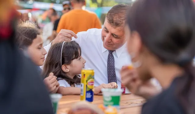 İzmir'de Başkan Tugay çocuklarla buluşmayı sürdürüyor