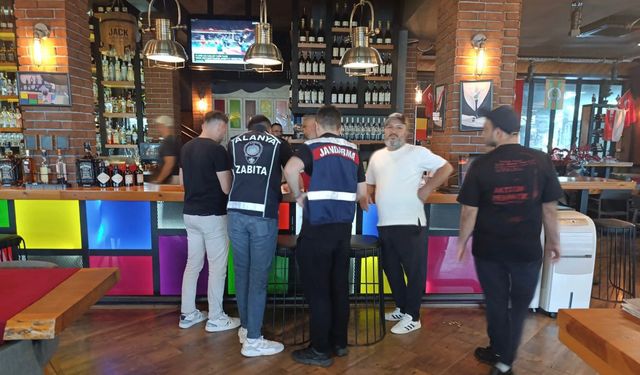 Antalya İl Emniyet Müdürlüğü Koordinesi'nde 33 Noktada Şok Denetim