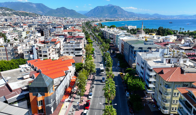 Turizm Cenneti Alanya’nın Kalbi Atatürk Caddesi Yenileniyor