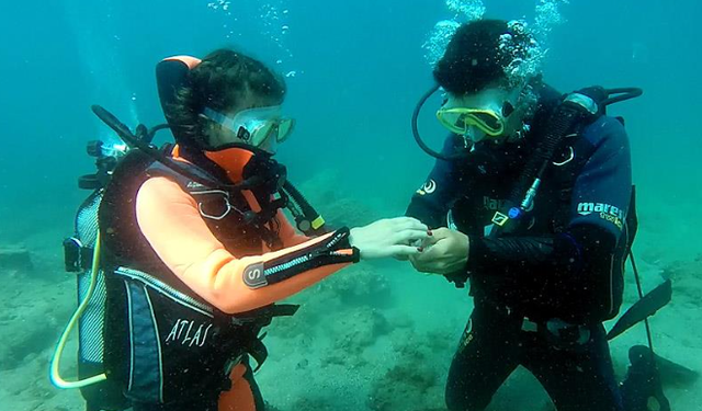 Alanya'da Denizin Derinliklerinde Evlilik Teklifi