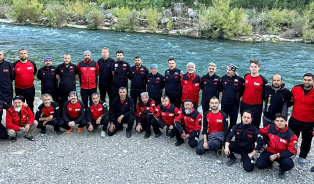 Alanya İHH Ekibi Suda Arama Kurtarma Seviye-2  Eğitimini Başarıyla Tamamladı