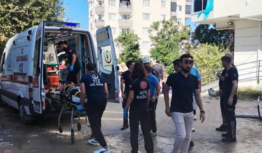 Antalya’da İnşaat İskelesi Çöktü: 2 İşçi Yaralandı