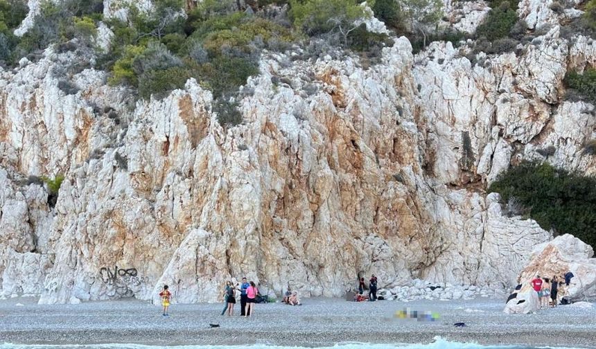 Antalya’da Kayalıklara Tırmanan Alman Turist Feci şekilde Can Verdi