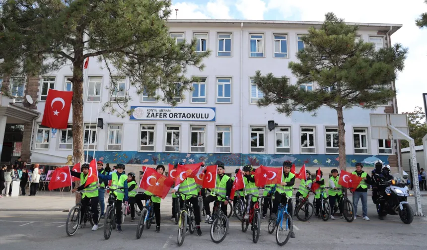 Konya Büyükşehir’in “Güvenli Okul Yolları Projesi”nde 29 Ekim coşkusu