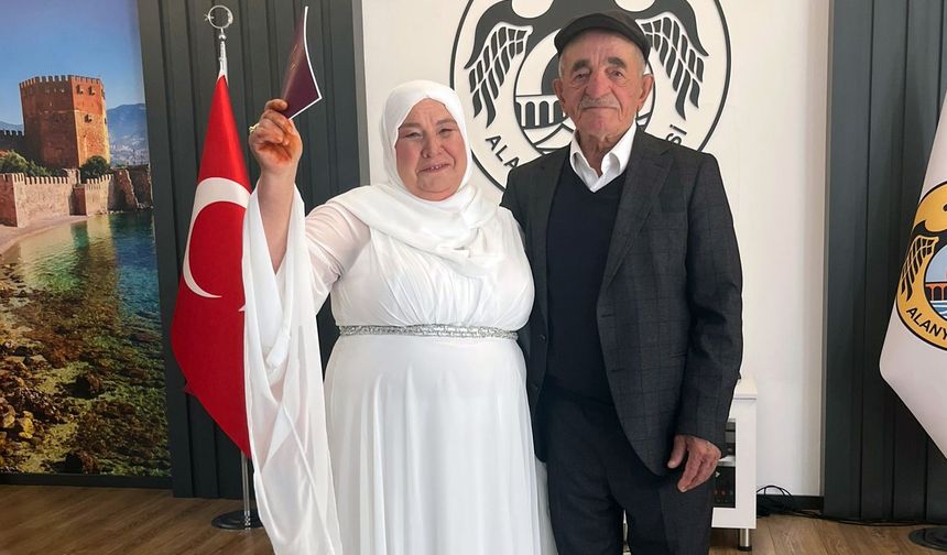 Alanya'da 45 Yıllık Aşk Nikâhla Ölümsüzleşti