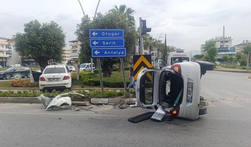 Alanya Yönünden Gelirken Devrilen Araçtan Yara Almadan Çıktılar