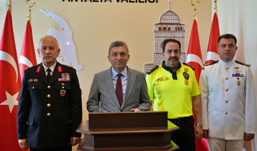 Antalya Valisi Şahin Falezlerde Denize Açılan Tünellerle İlgili Açıklama Yaptı