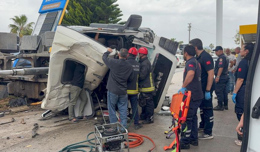 Alanya'da Freni Patlayan Zift Yüklü Kamyon Ortalığı Savaş Alanına Çevirdi