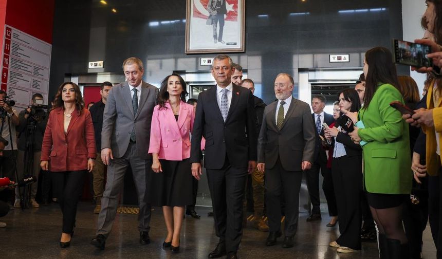 Dem Parti, Chp'yi Ziyaret Etti! Özgür Özel'den Bahçeli'nin "Komisyon" Çağrısına Destek