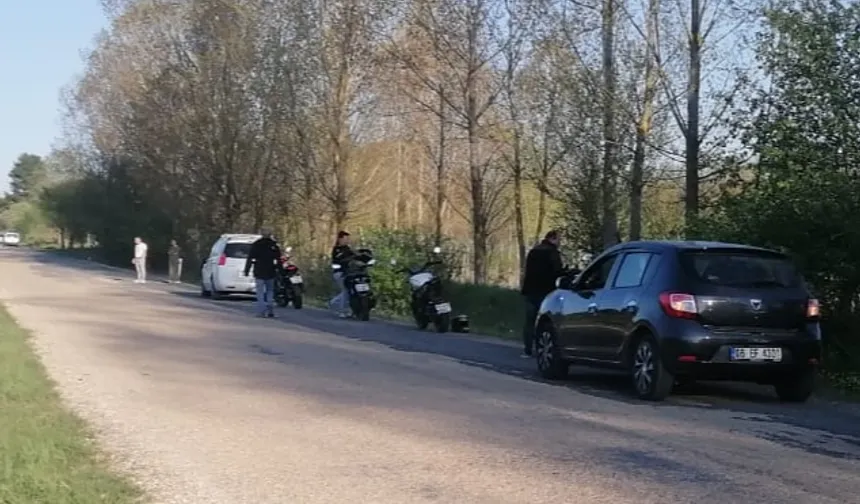 Bilecik Pazaryeri'nde motosiklet otomobile arkadan çarptı!