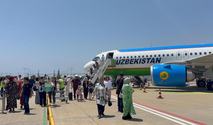 Özbekistan'dan Gazipaşa-Alanya Havalimanı'na İlk Direkt Uçuş Gerçekleşti