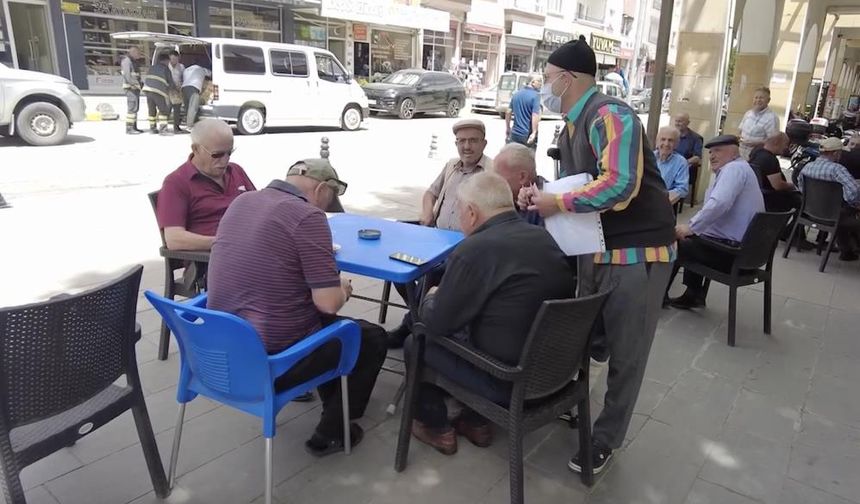 Zabıta Farkındalık Yaratmak İçin Dilenci Kılığına Girdi: 10 Dakikada 340 TL Toplandı