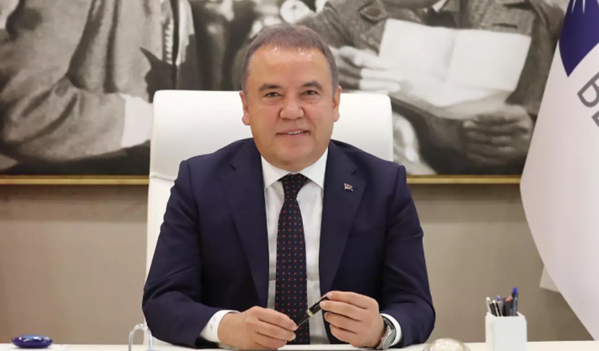Operasyonlar Antalya’ya Sıçradı Başkan Muhittin Böcek Gözaltına Alındı