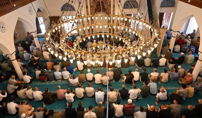 Elmalı’nın Tarihi Mirası Yeniden Hayat Buldu: Ömer Paşa Camii İbadete Açıldı