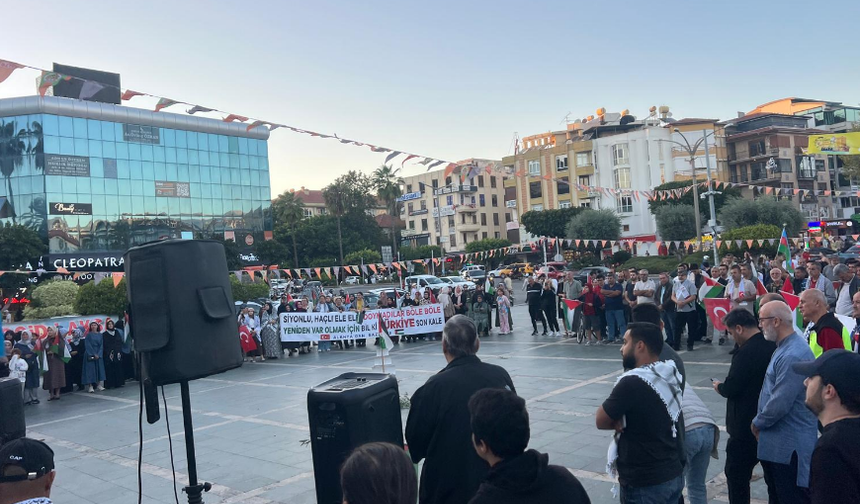 Gazze’den Dönen Sumud Filosu Aktivistleriyle Alanya’da Destek Gösterisi